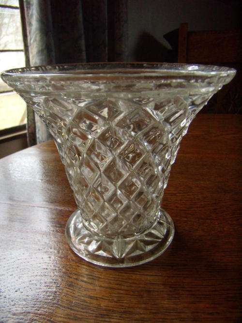 Beautiful Vintage  Glass Vase  - Reflectsl diffent colours  - Top Diameter 15cm x 16cm High