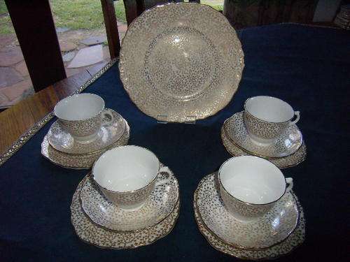 Vintage Crown Regnet Porcelaine - Pattern is a Classic Gold on Ivory Tea for 4.