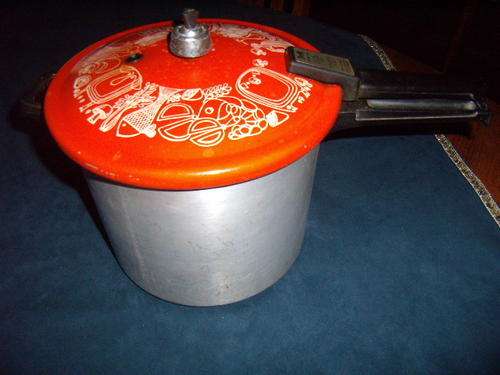 Presto Model 900 ** Big Pressure Cooker (+5ltrs) - Electricity Saver " Good Condition