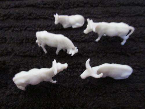 10 Unpainted Cattle - N-Scale