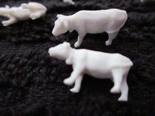 10 Unpainted Cattle - N-Scale