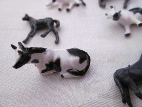 8 Painted Farm Animals in HO scale
