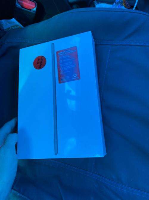 IPAD 8TH Genration with Wifi and Cellular