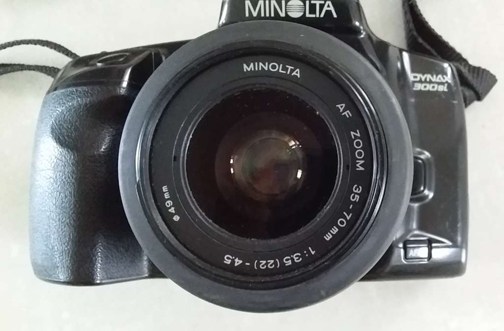 Minolta Dynax 300 si. FILM camera with 35 to 70 Zoom and auto focus and advance.