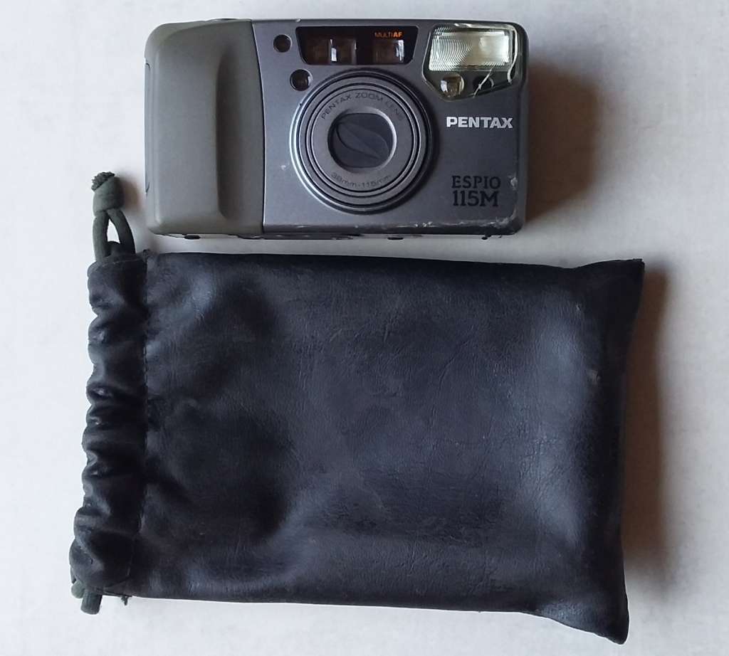 Pentax ESPIO 115M FILM Camera in good working condition.