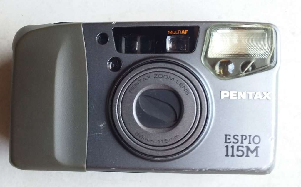 Pentax ESPIO 115M FILM Camera in good working condition.
