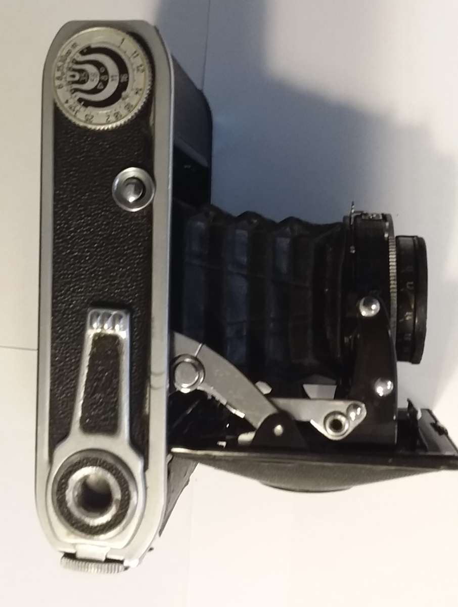 Vintage Voigtlander Bressa 46 folding FILM camera in good condition