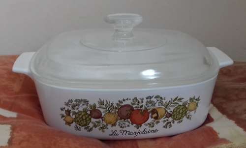 Corningware Casserole Dish with a lid - used good condition - La Marjolaine