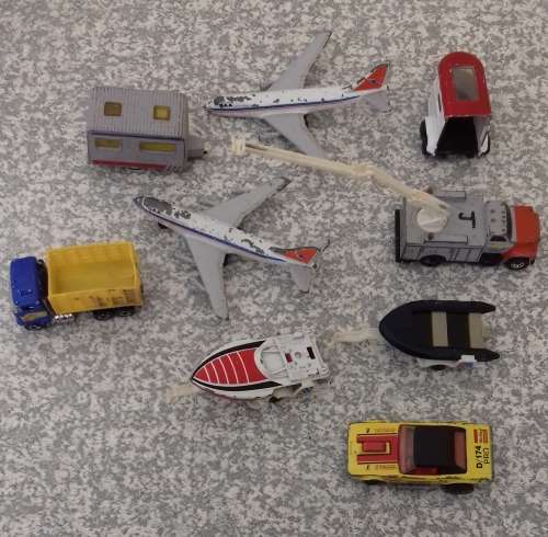 MATCHBOXCARS:utility truck/2 trailers with speed boats/caravan/pony carrier/Dodge/tip truck/2 boeing