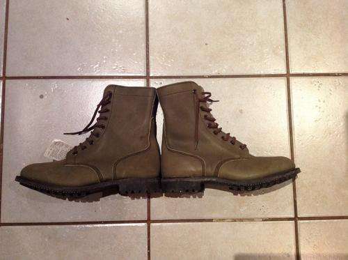 GREEN //SA ARMY boots size 10 ////very rare