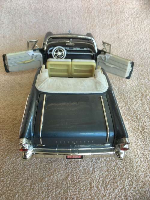 1957 Buick Roadmaster Convertible, Blue & White - Motormax 73152 - 1/18 scale Diecast Model Toy Car