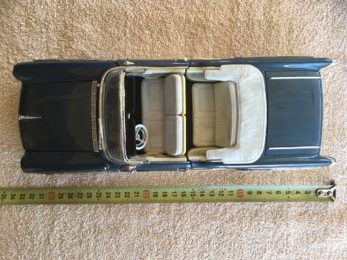 1957 Buick Roadmaster Convertible, Blue & White - Motormax 73152 - 1/18 scale Diecast Model Toy Car