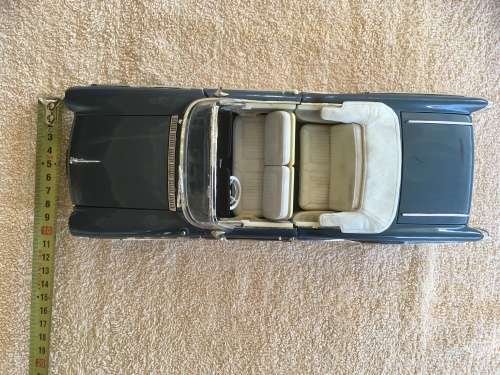 1957 Buick Roadmaster Convertible, Blue & White - Motormax 73152 - 1/18 scale Diecast Model Toy Car