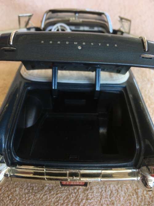 1957 Buick Roadmaster Convertible, Blue & White - Motormax 73152 - 1/18 scale Diecast Model Toy Car