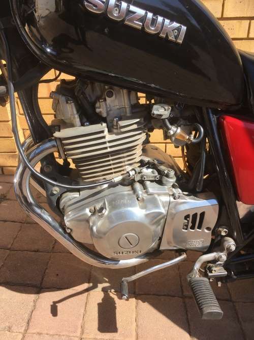 Suzuki GN250 Red and Black (1999)