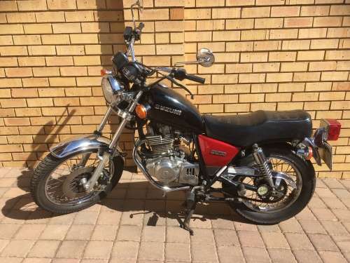 Suzuki GN250 Red and Black (1999)