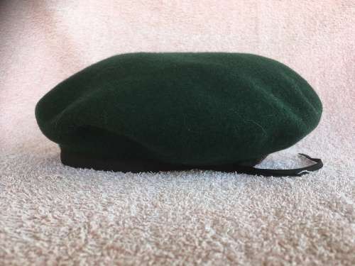 Green Beret (Rifleman - Size Medium) - Great condition! Like new!