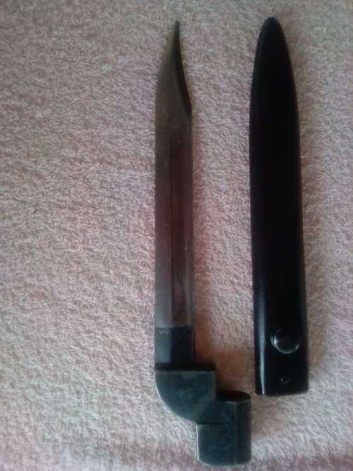 SADF NO 9 BAYONET AND SCABBARD -GOOD CONDITION
