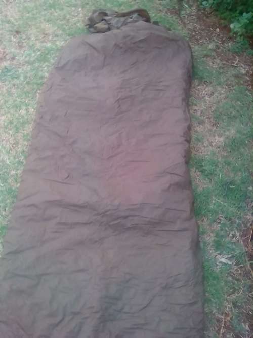 SADF SLEEPING BAG -ZIP BROKEN