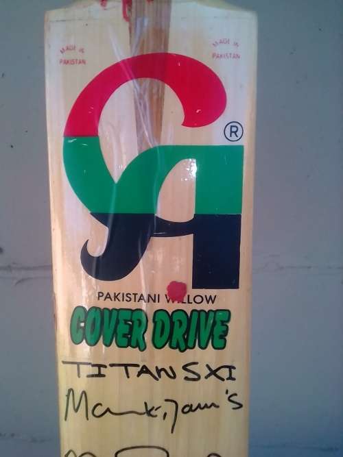 TITANS VI SIGNED BAT