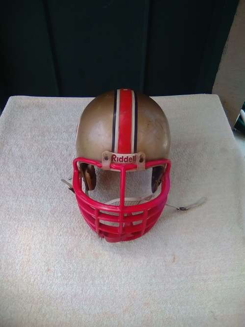 RIDDELL AMERICAN FOOTBALL HELMET