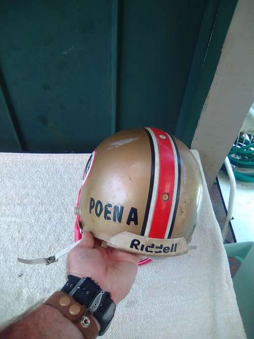 RIDDELL AMERICAN FOOTBALL HELMET