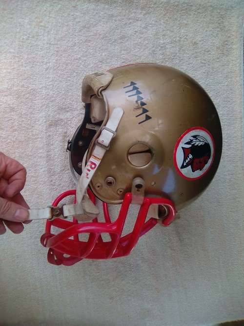 RIDDELL AMERICAN FOOTBALL HELMET