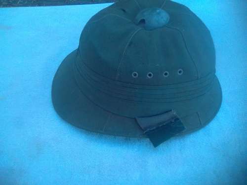 SOUTH AFRICAN PITH HELMET WITH BADGE-PLZ SEE PICS