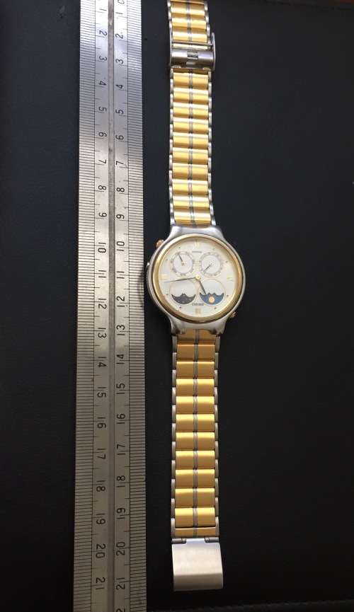 Seiko 7F18-7000 quartz moon watch