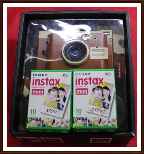 Lomo'Instant Camera (Sanremo Edition), as per Photo.