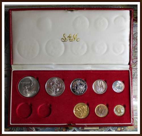 1977  Rep. of South Africa,  is a  Proof Set, (R1 is Nickel Coin) and Box Damage, as per Photo.