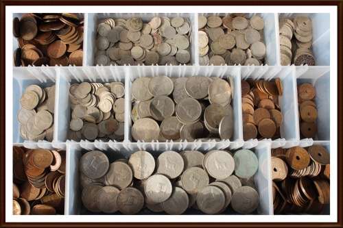 Massive Collection of Rhodesian Coins, Circulated Coins, The Box is No Inclusive, as per Photo.