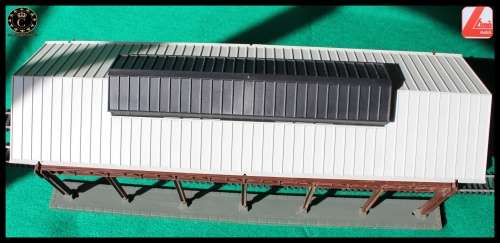 Lima Models : Model train : STATION ROOF, as per photo.