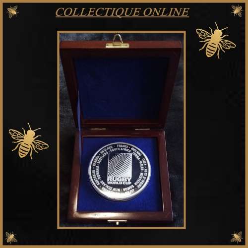 1995 R.S.A. : RUGBY WORLD CUP  COMMEMORATIVE  MEDALLION  WITH CERTIFICATE. As per Photo.