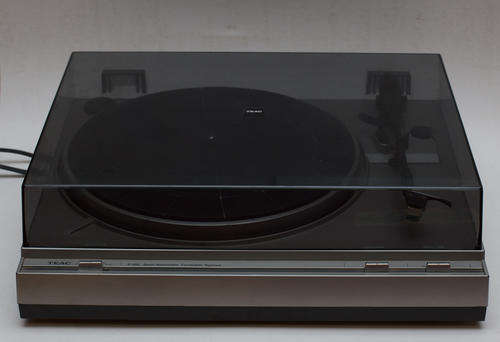 Teac P-50 Semi-automatic turntable