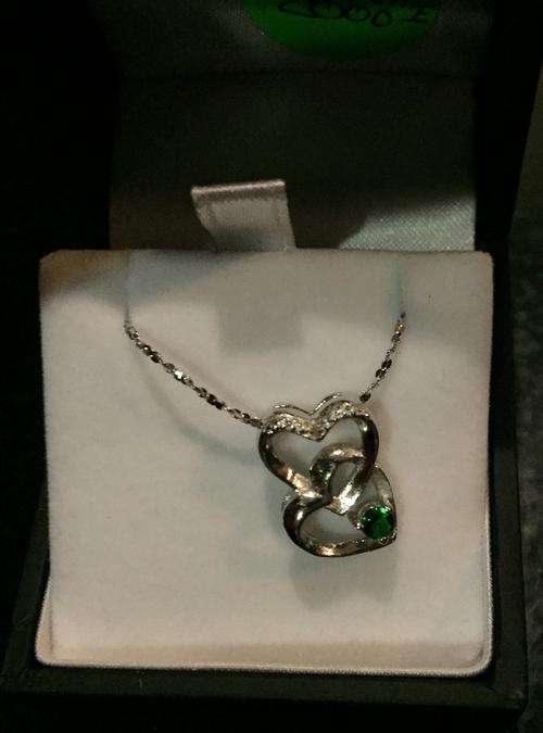 SILVER DOUBLE HEART PENDANT + CHAIN ** DIAMOND &EMERALD (VS) - 925 SILVER - 0.20 CTS - GREEN EMERALD