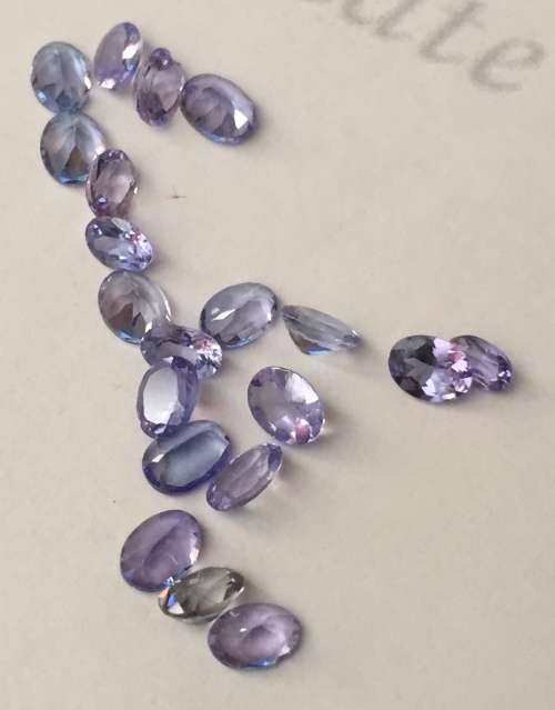 CERTIFIED 3.00cts TANZANITE - OVAL CUT - EXCELLENT TOP COLOR -  20 STONES MIXED SIZES