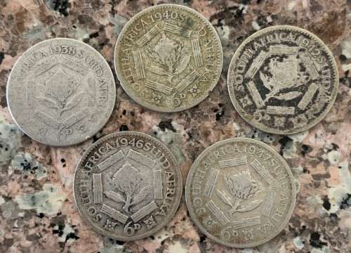 set 1938 TO 1947 UNION 6 PENCE - GOOD CONDITION - F - SILVER CONTENT 2.26gr EACH= TOTAL 11.3 GR FINE