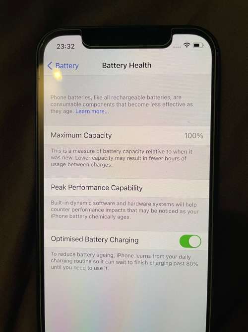 APPLE IPHONE 12 -  Brand NEW - 4 FREE covers - BATTERY 100%