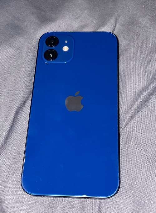 APPLE IPHONE 12 -  Brand NEW - 4 FREE covers - BATTERY 100%