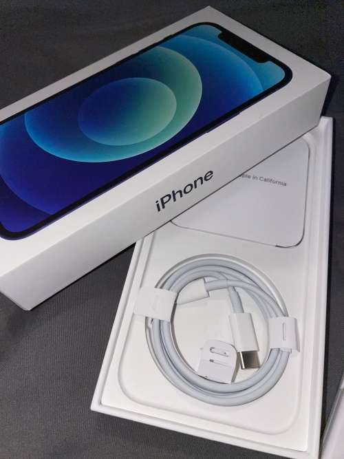 APPLE IPHONE 12 -  Brand NEW - 4 FREE covers - BATTERY 100%