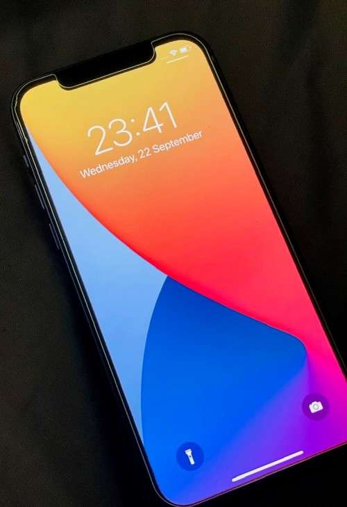 APPLE IPHONE 12 -  Brand NEW - 4 FREE covers - BATTERY 100%