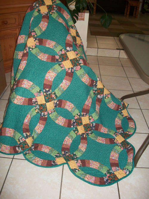 Grandmothers Wedding Ring Quilt Size 21 cms x 172cms.