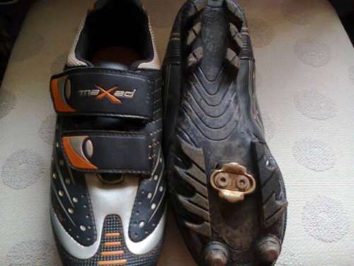 Cycling shoes size UK 6 (fits a size 4 comfortably too)