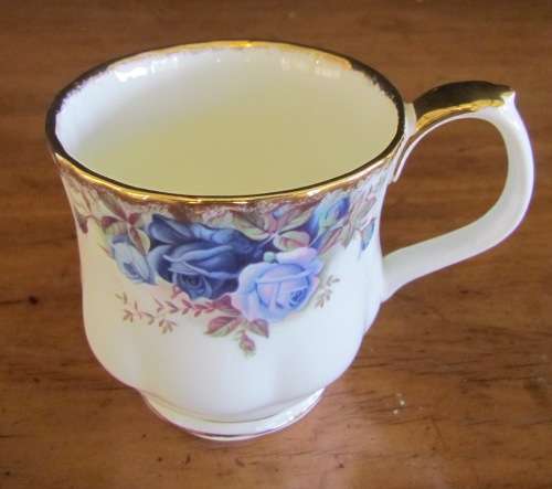 ROYAL ALBERT MOONLIGHT ROSE COFFEE SET=8 pieces=4 MUGS=POT=MILK=SUGAR=England=FINE BONE CHINA.