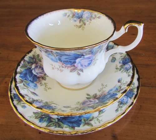 ROYAL ALBERT MOONLIGHT ROSE=18 pieces=TEA TRIO'S x 6=Fine Bone Chine=England.