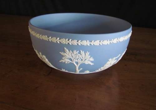 WEDGWOOD SACRIFICE BOWL=BLUE JASPERWARE=White Relief=Scarce!!=1964=Made in ENGLAND.