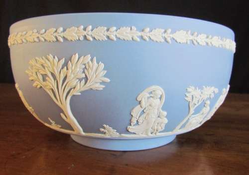 WEDGWOOD SACRIFICE BOWL=BLUE JASPERWARE=White Relief=Scarce!!=1964=Made in ENGLAND.