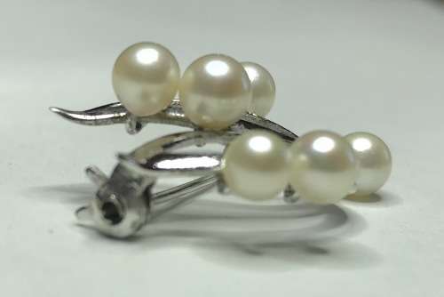 STERLING SILVER BROOCH WITH 7 AUTHENTIC PEARLS=ABSOLUTELY STUNNING=ELEGANT DESIGN=CLEANED!!!