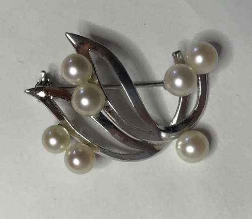 STERLING SILVER BROOCH WITH 7 AUTHENTIC PEARLS=ABSOLUTELY STUNNING=ELEGANT DESIGN=CLEANED!!!